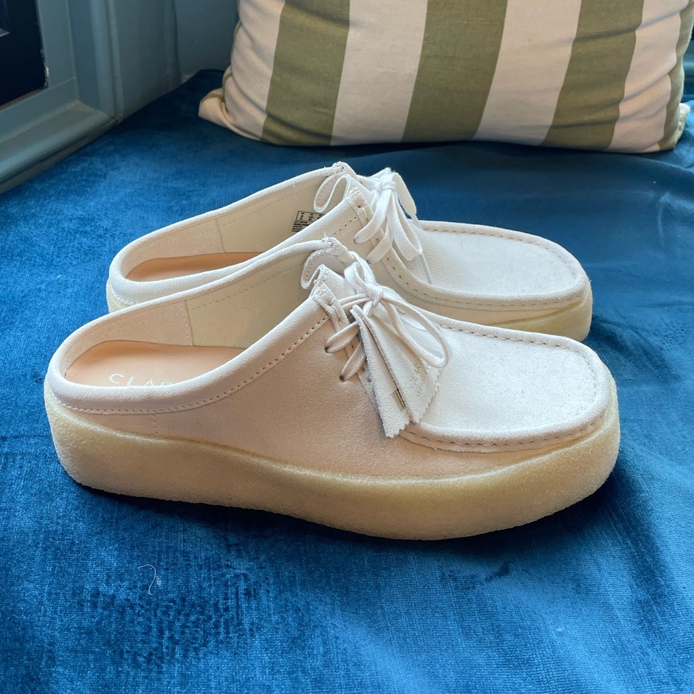 brand new clarks wallabees mules